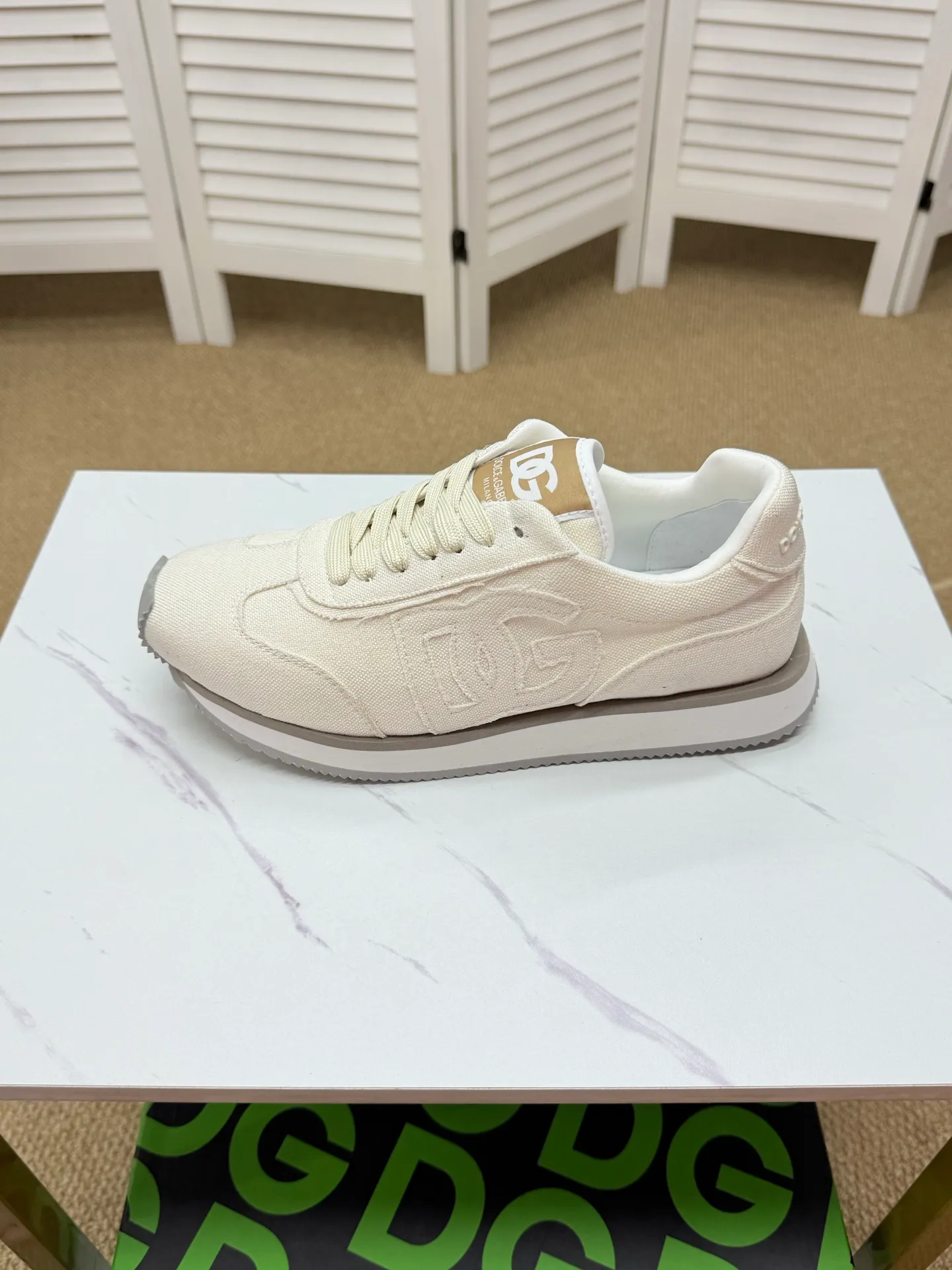 Men's clothing and shoes 230. The latest sports and casual shoes for couples (DG) are fashionable and versatile, and can add luster to various looks. Create an exquisite design with unique dynamic vitality and modern atmosphere, showing modern elegance. Size: 36-46 (45 and 46 are custom-made and cannot be returned or exchanged) Se